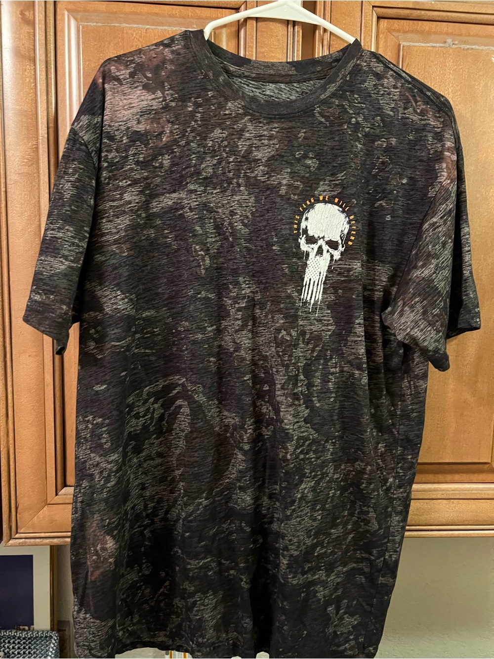 Men's Black Marled Short-Sleeve Skull Graphic Tee